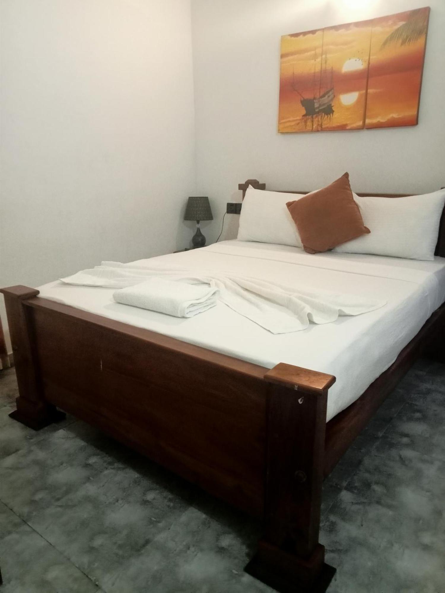 Oviniru Beach Hotel ネゴンボ エクステリア 写真
