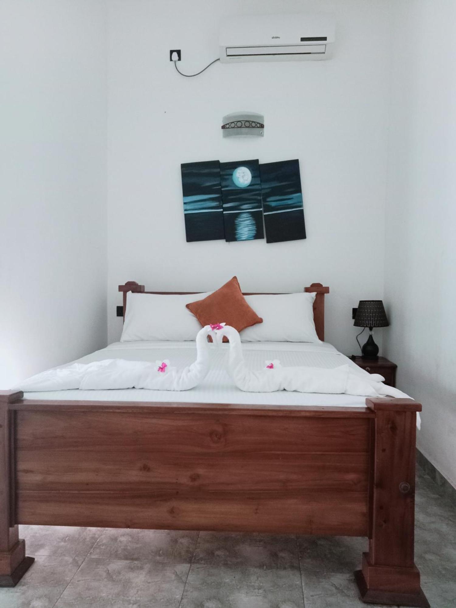 Oviniru Beach Hotel ネゴンボ エクステリア 写真