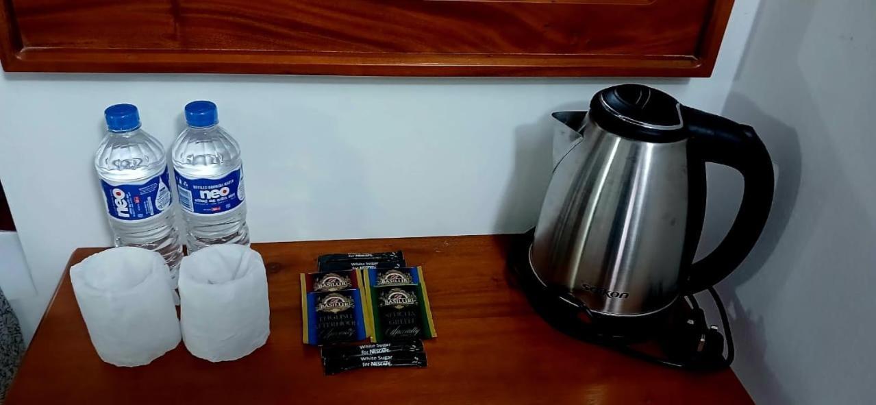 Oviniru Beach Hotel ネゴンボ エクステリア 写真
