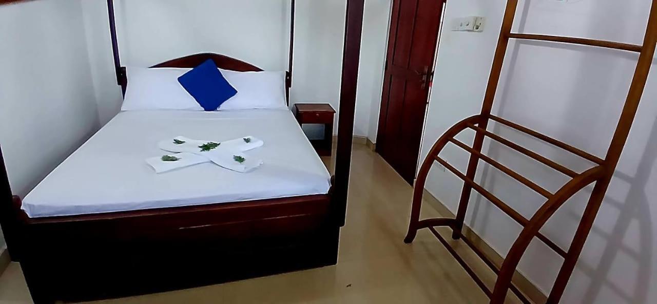 Oviniru Beach Hotel ネゴンボ エクステリア 写真